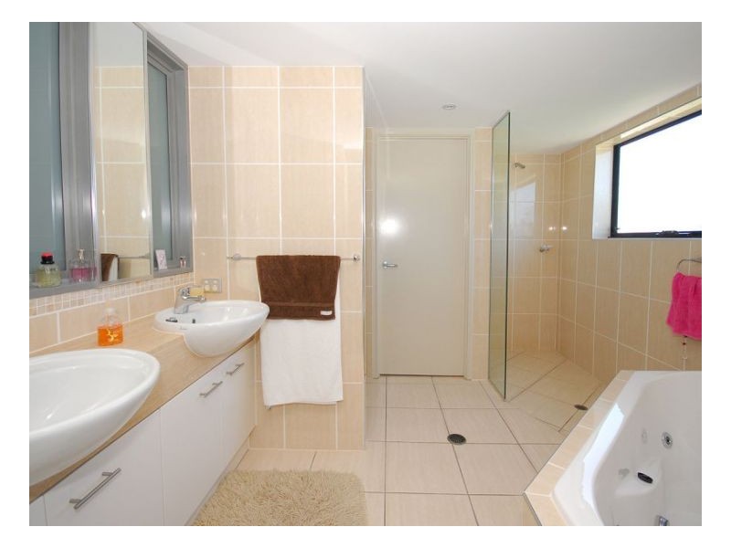 12/558 Esplanade, Urangan QLD 4655