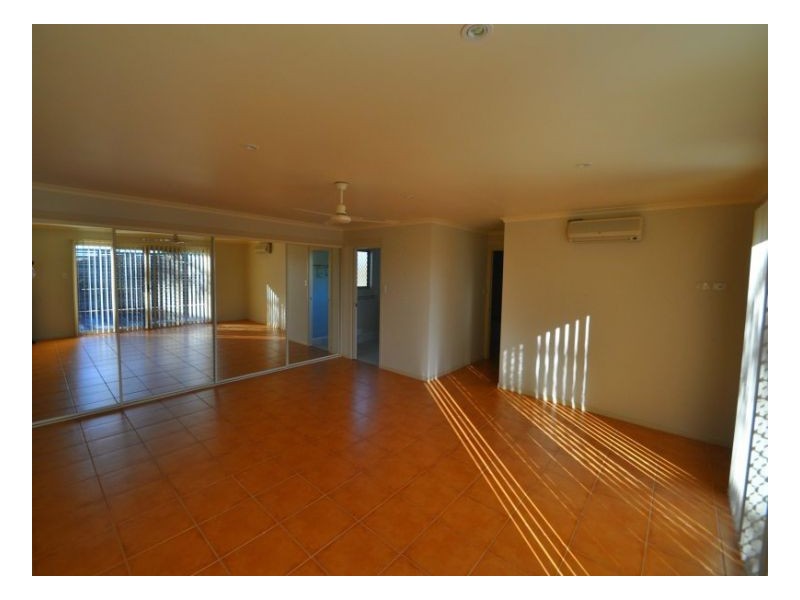 30 Park Street, Urangan QLD 4655