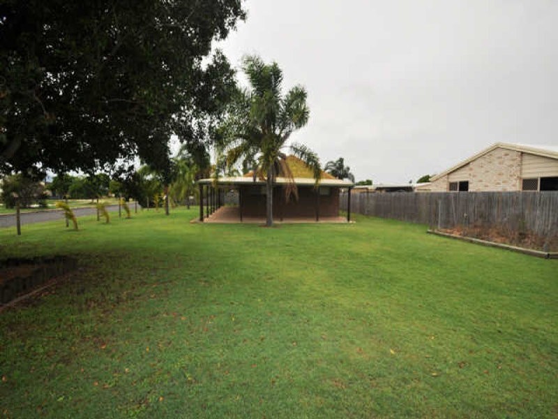 2 Lakes Bvd, Burrum Heads QLD 4659