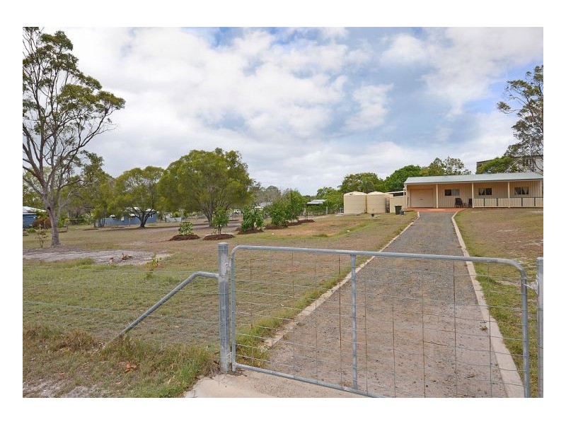 2 Dolphin Avenue, Booral QLD 4655