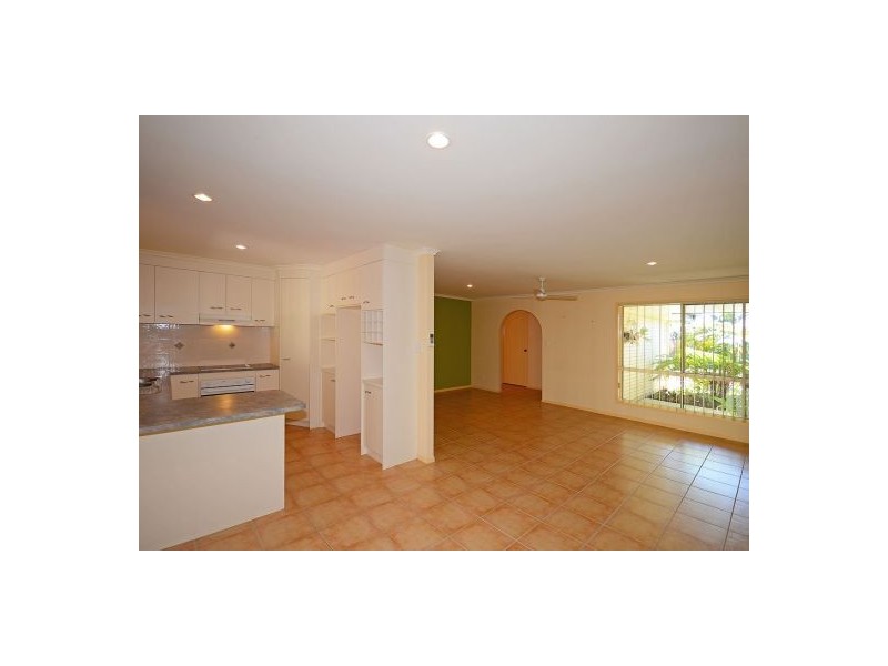 8 Delta Way, Point Vernon QLD 4655