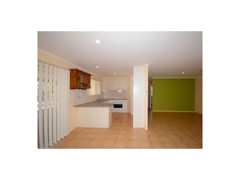 8 Delta Way, Point Vernon QLD 4655