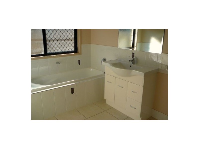 5 Whipbird, Urangan QLD 4655
