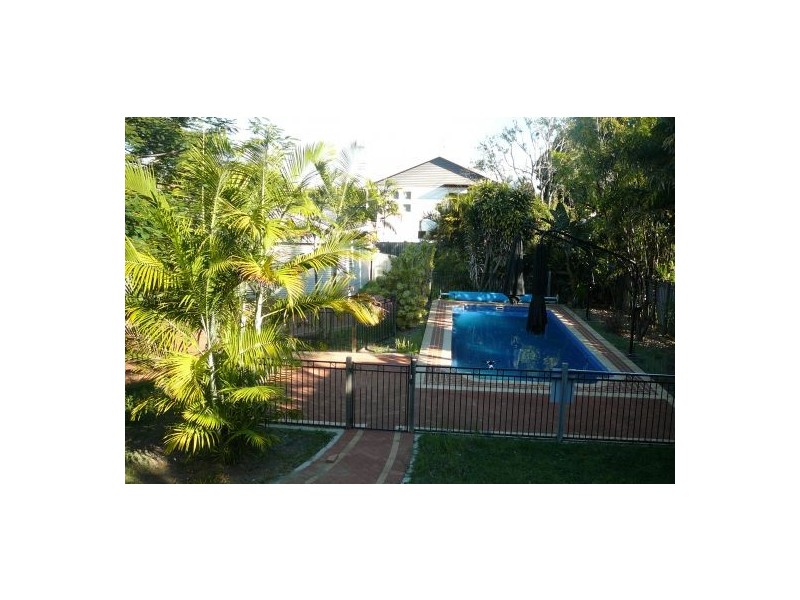 532 Esplanade, Urangan QLD 4655