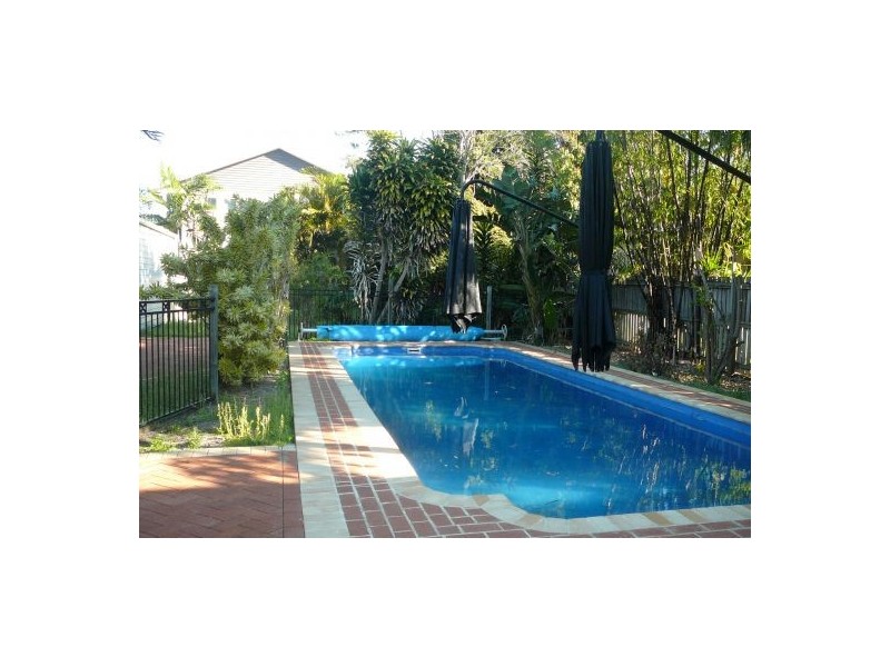 532 Esplanade, Urangan QLD 4655