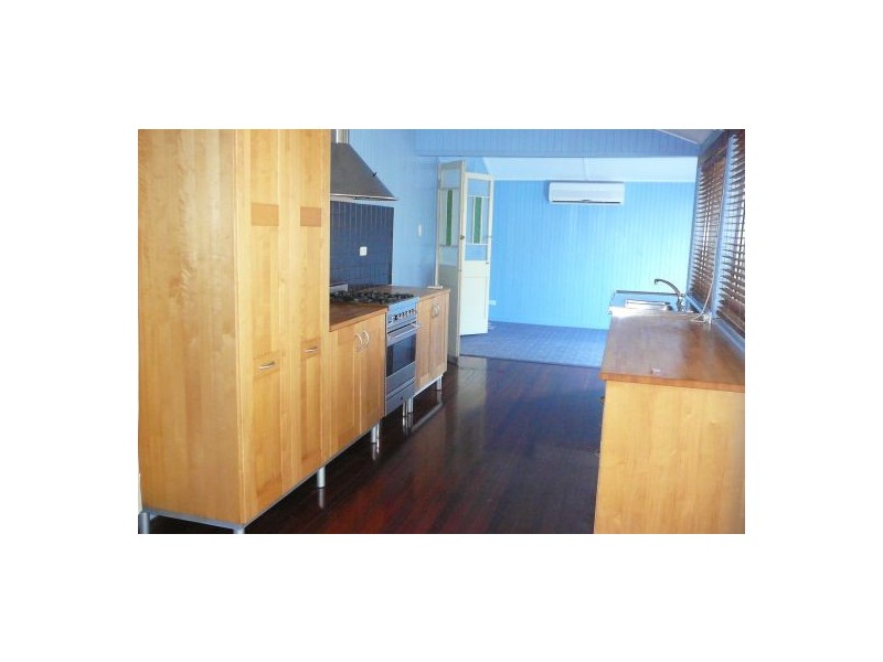 532 Esplanade, Urangan QLD 4655