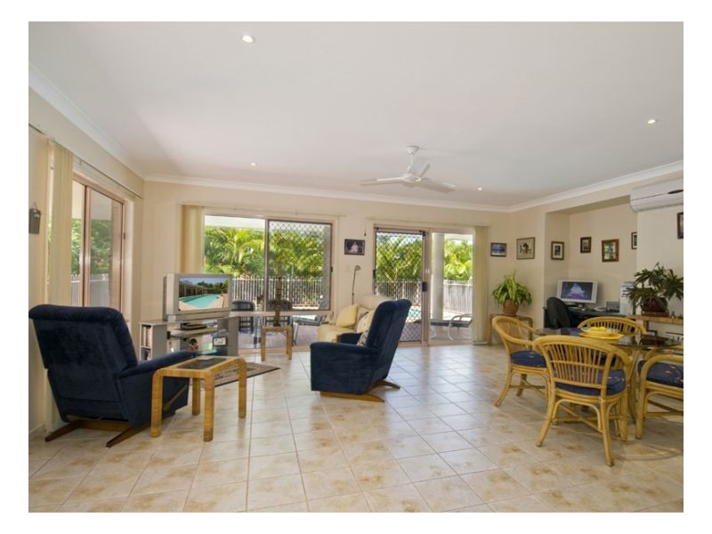 1 Howea Court, Dundowran Beach QLD 4655