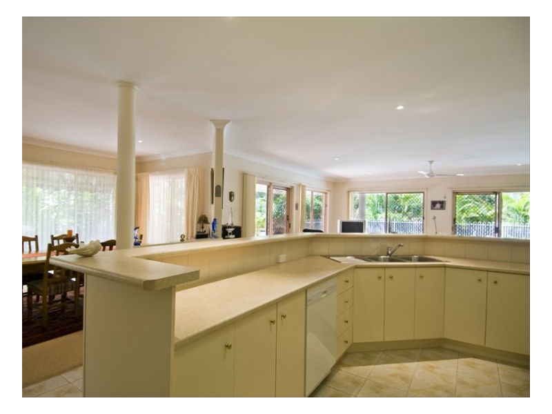 1 Howea Court, Dundowran Beach QLD 4655