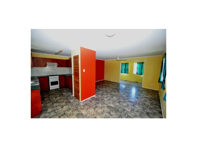 41 Saunders St, Point Vernon QLD 4655