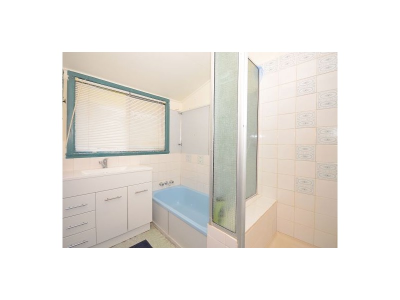 23 Cunningham St, Torquay QLD 4655