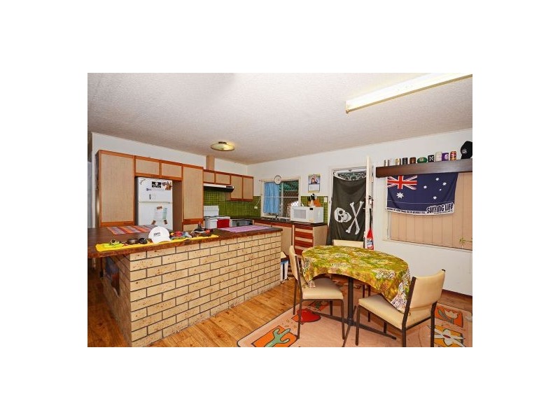 23 Cunningham St, Torquay QLD 4655