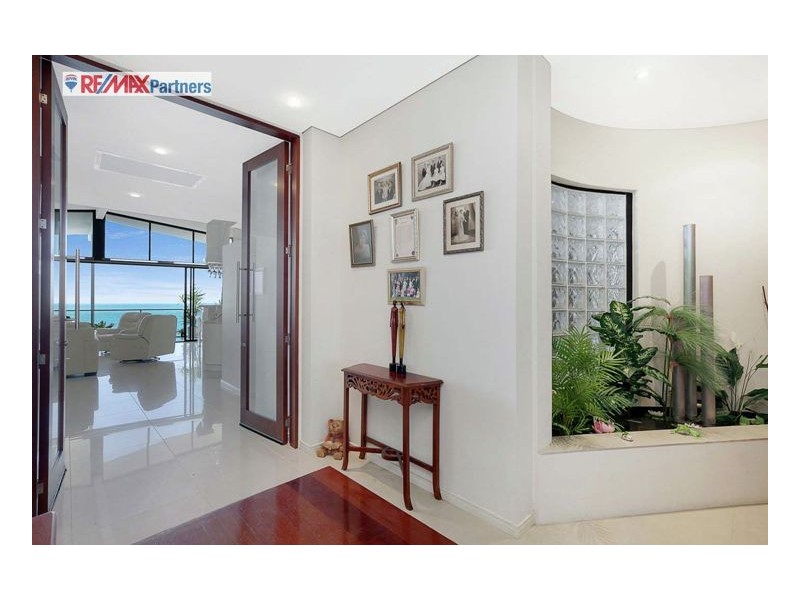 17/558 Charlton Esplanade, Urangan QLD 4655