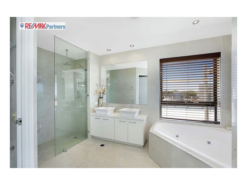 17/558 Charlton Esplanade, Urangan QLD 4655