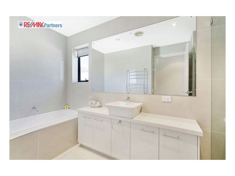 17/558 Charlton Esplanade, Urangan QLD 4655