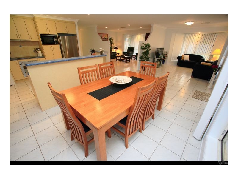 64 Alexander Street, Urangan QLD 4655
