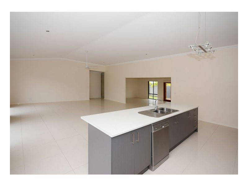 19 Parklands Blvd, Wondunna QLD 4655