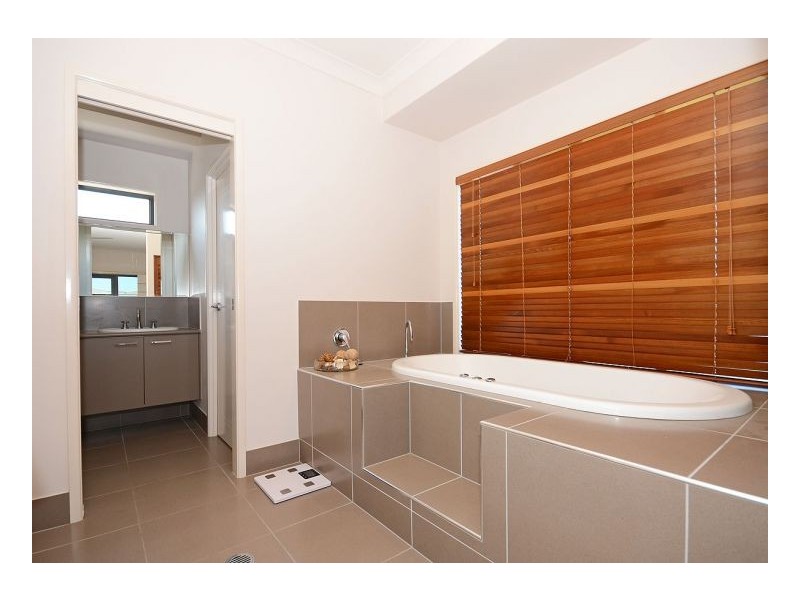 61 Endeavour Way, Eli Waters QLD 4655