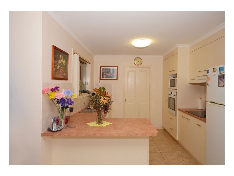 11 Spinnaker Dr, Point Vernon QLD 4655