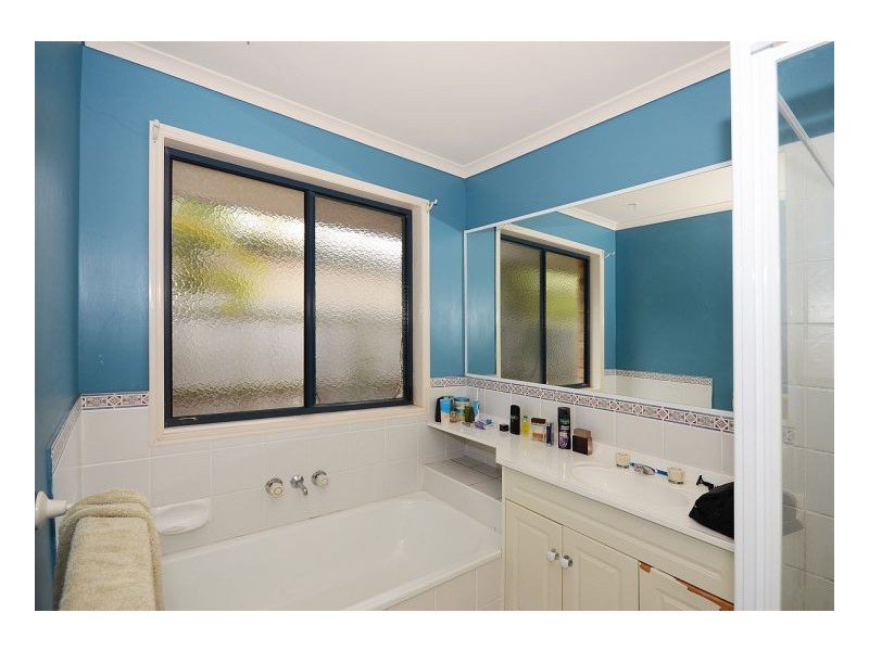 7 Cleo Court, Torquay QLD 4655