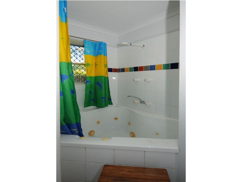 266 Torquay Tce, Torquay QLD 4655