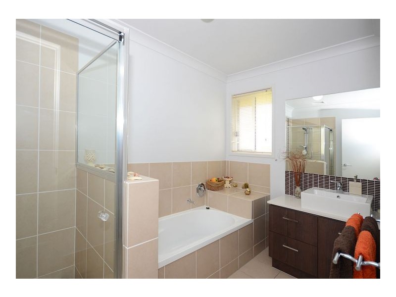 54 Endeavour Way, Eli Waters QLD 4655