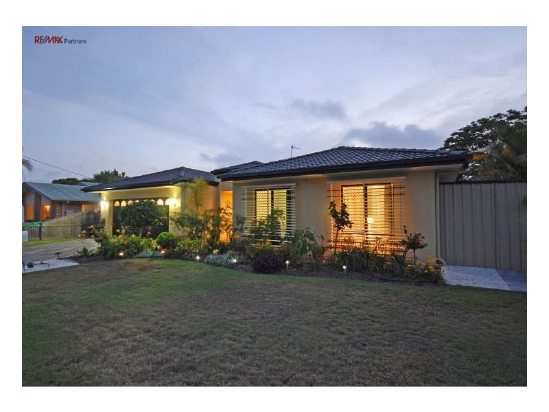 17 Prince Street, Urangan QLD 4655