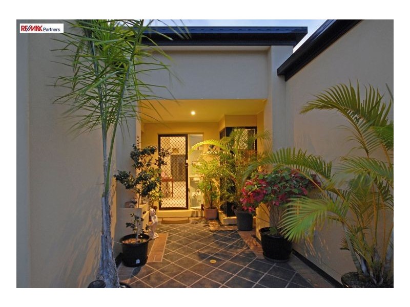 17 Prince Street, Urangan QLD 4655