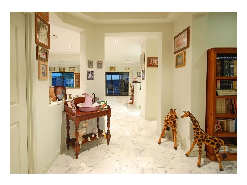 17 Prince Street, Urangan QLD 4655