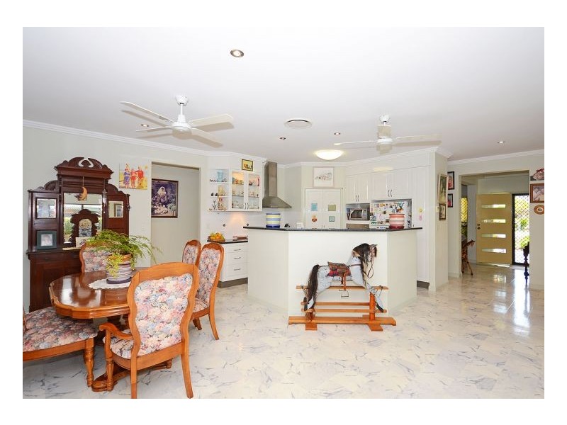 17 Prince Street, Urangan QLD 4655