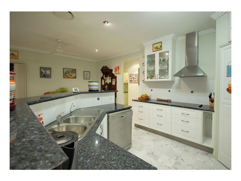 17 Prince Street, Urangan QLD 4655