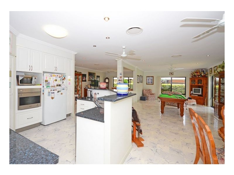 17 Prince Street, Urangan QLD 4655