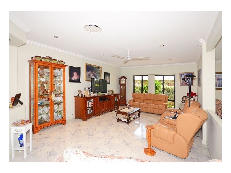 17 Prince Street, Urangan QLD 4655