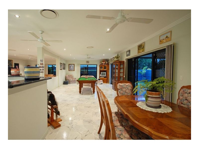 17 Prince Street, Urangan QLD 4655