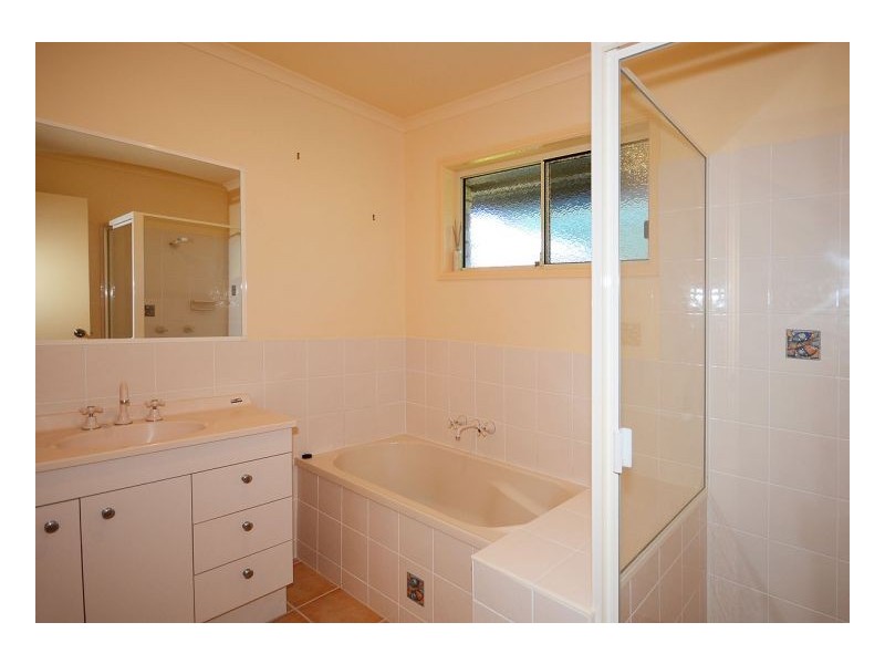 8 Delta Way, Point Vernon QLD 4655