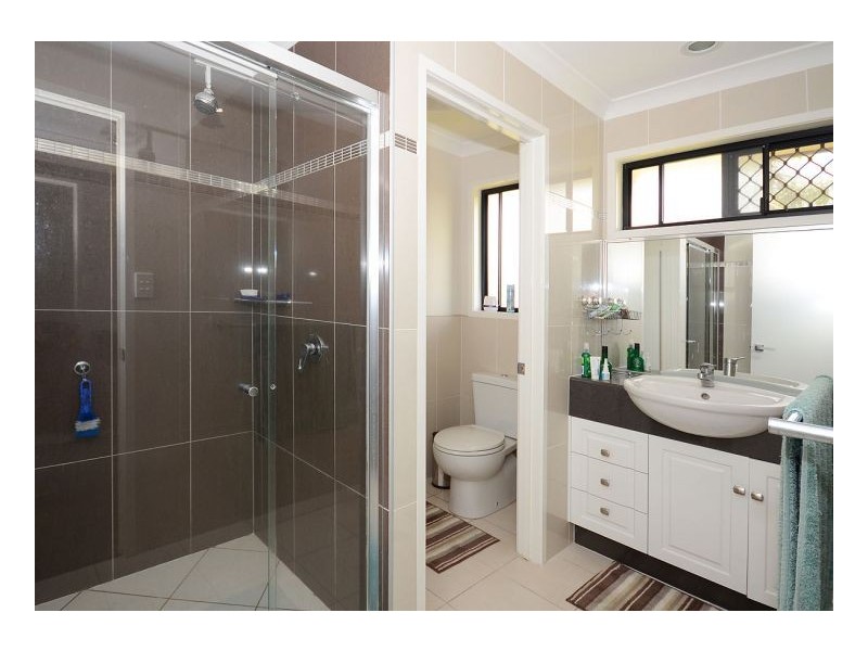 16 Swan Drive, Booral QLD 4655