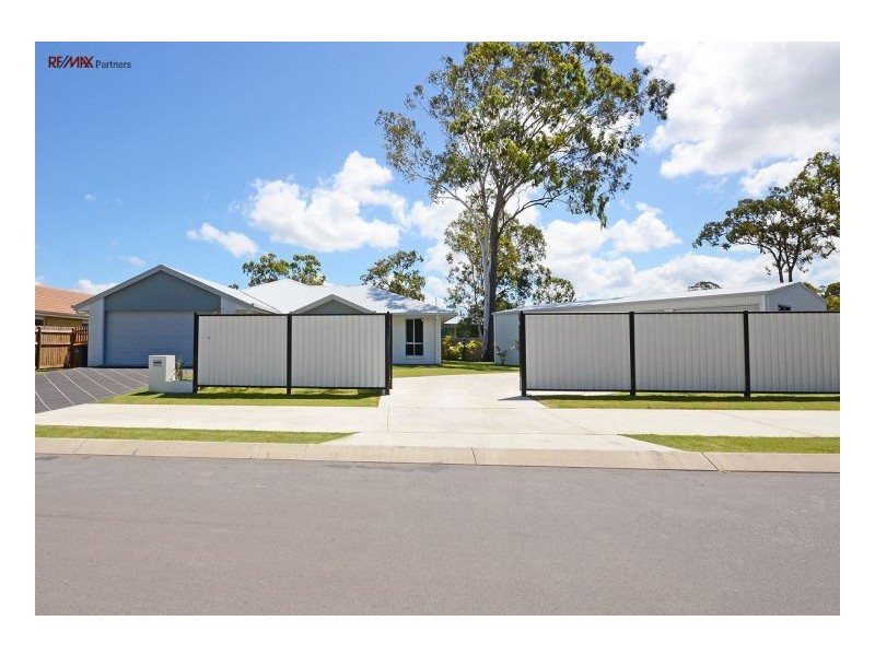 112 Emerald Park Way, Urangan QLD 4655