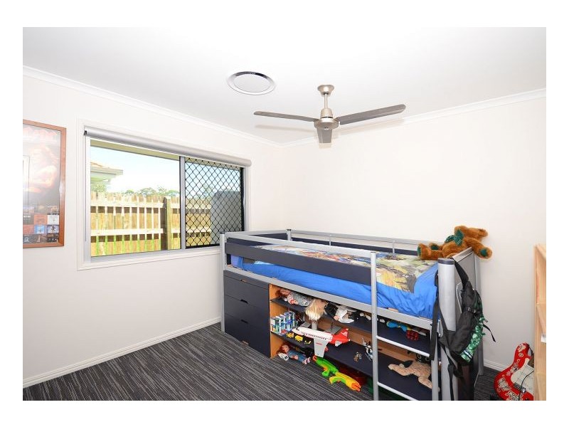 112 Emerald Park Way, Urangan QLD 4655