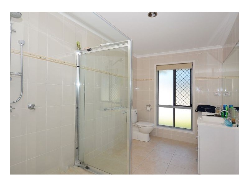 112 Emerald Park Way, Urangan QLD 4655