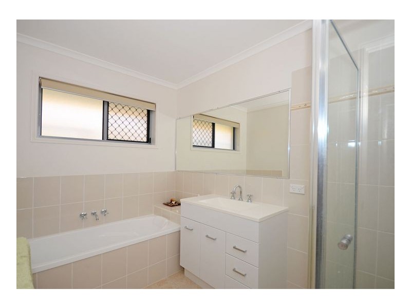 112 Emerald Park Way, Urangan QLD 4655