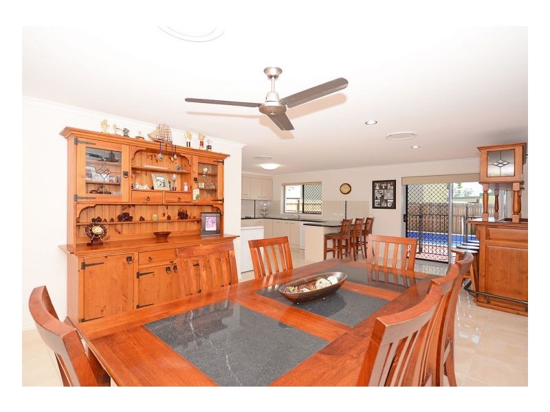 112 Emerald Park Way, Urangan QLD 4655
