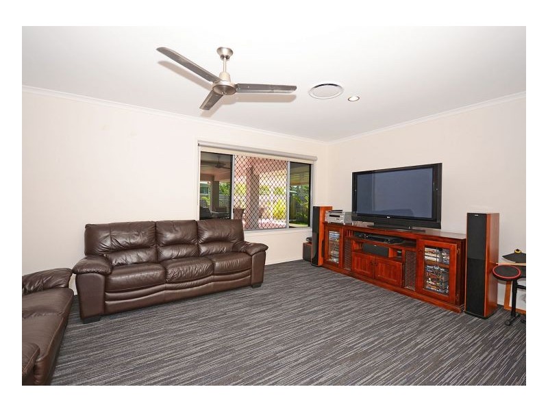 112 Emerald Park Way, Urangan QLD 4655