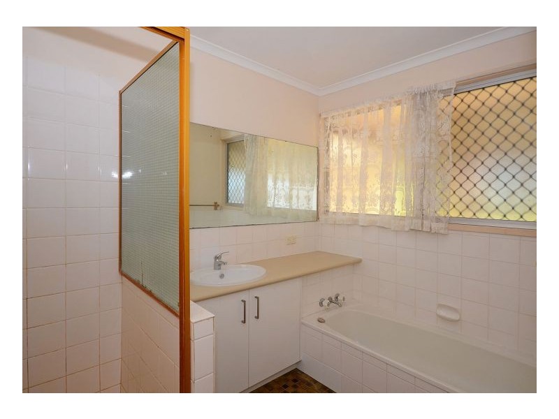 27 Kululu Cresent, Scarness QLD 4655