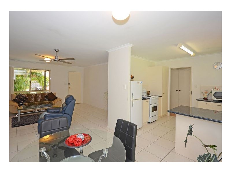 2/1 Alana Court, Torquay QLD 4655