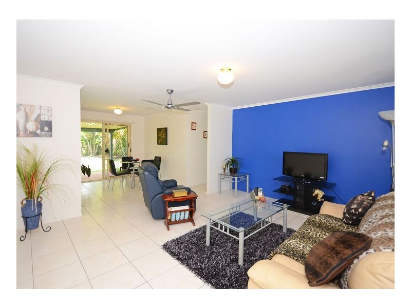 2/1 Alana Court, Torquay QLD 4655