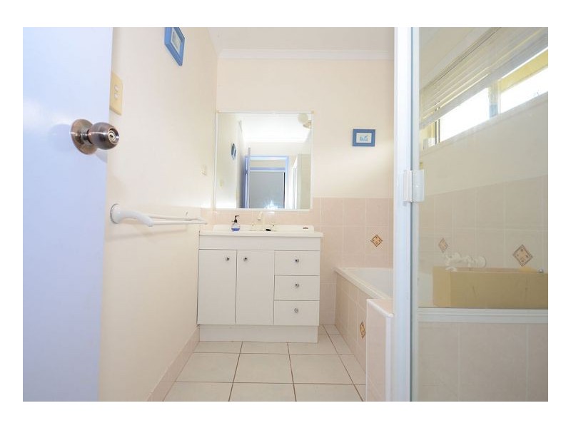 14 Hyperno Road, Point Vernon QLD 4655