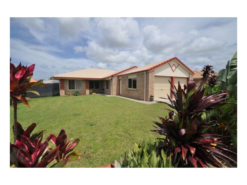15 Mainsail Court, Point Vernon QLD 4655