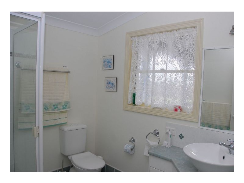 4 Kelly Street, Point Vernon QLD 4655