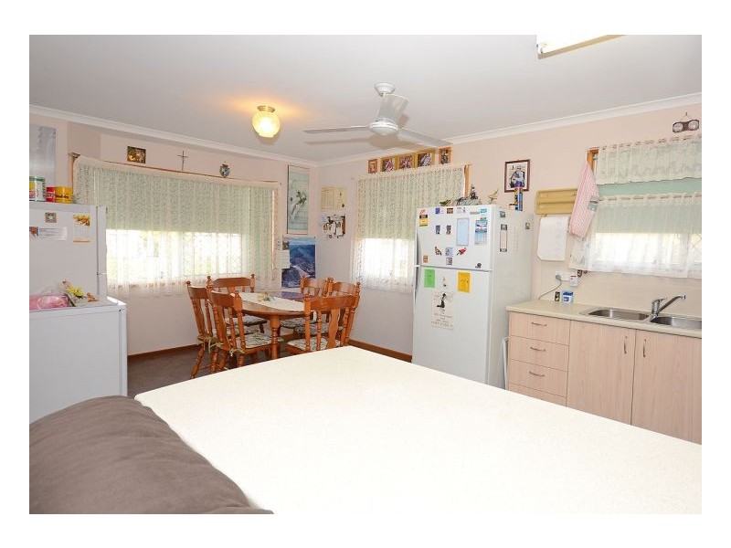 2/208 Elizabeth Street, Urangan QLD 4655