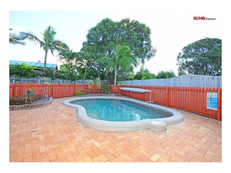 8 Shoreline Court, Urangan QLD 4655