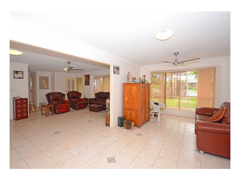 26 Bowerbird Avenue, Eli Waters QLD 4655